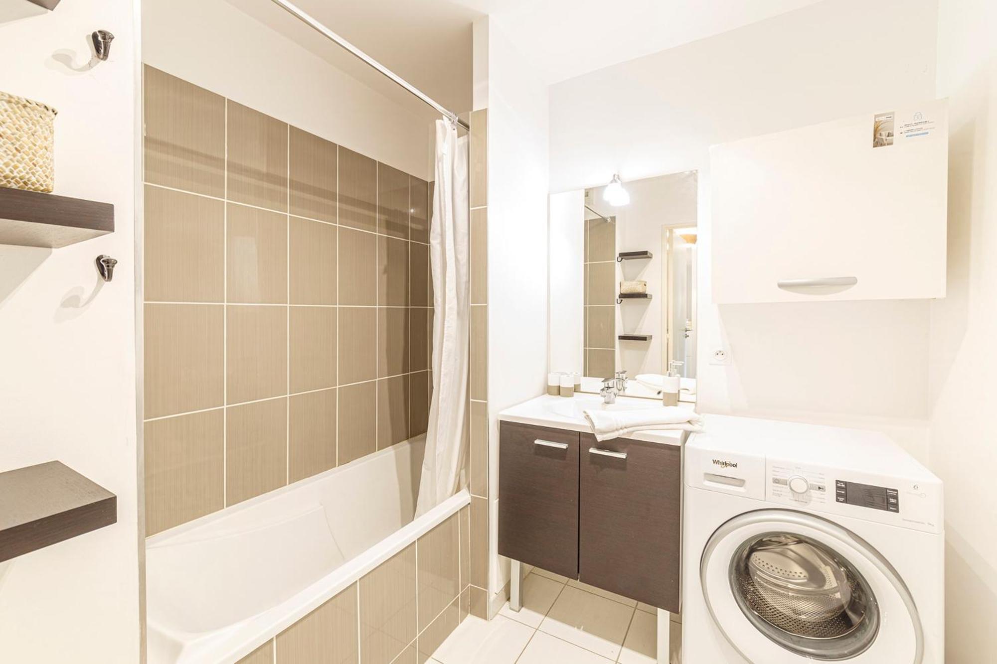 Le Jean Moulin - Appartement A 2 Pas Du Tramway Angers Exterior photo